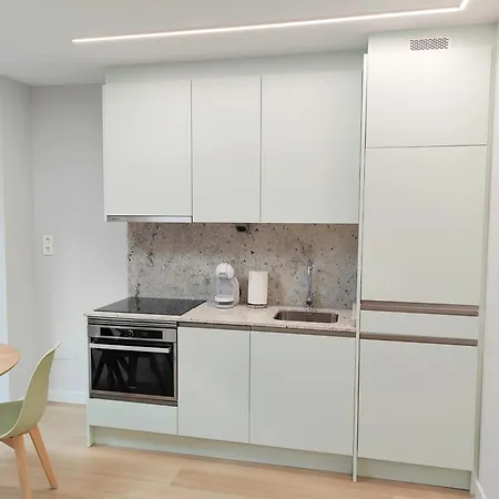 Centro Caveda Apartahotel 4*